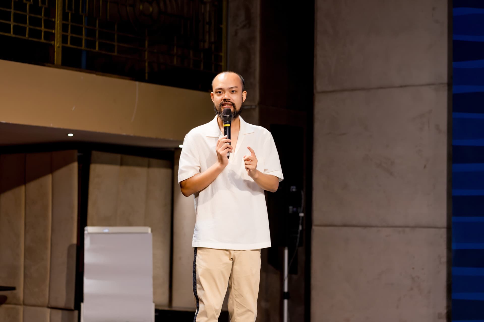Phạm Thanh Tùng thuyết trình